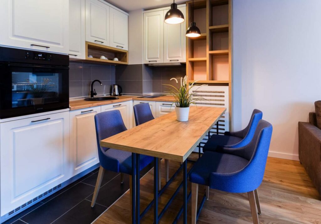 HC0A0190-1240×867-1-1