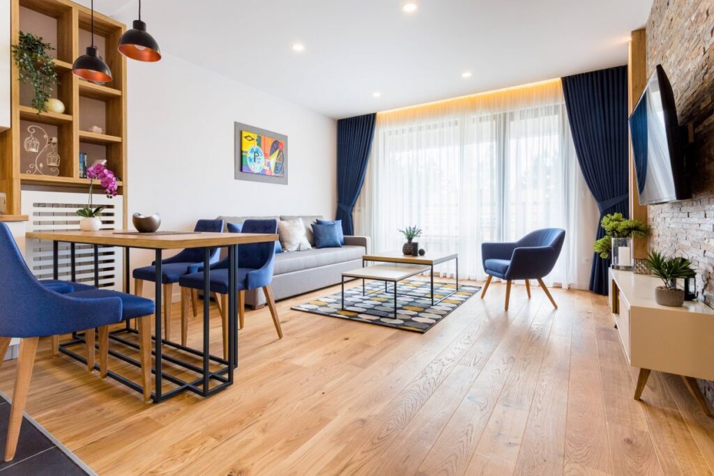 HC0A0362-1240×827-1-1