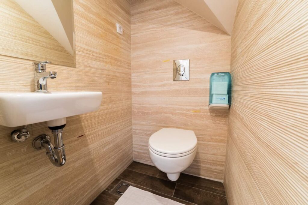 HC0A0453-1240×827-1-1