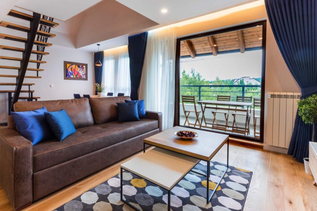 HC0A0497-1240×827-1-1