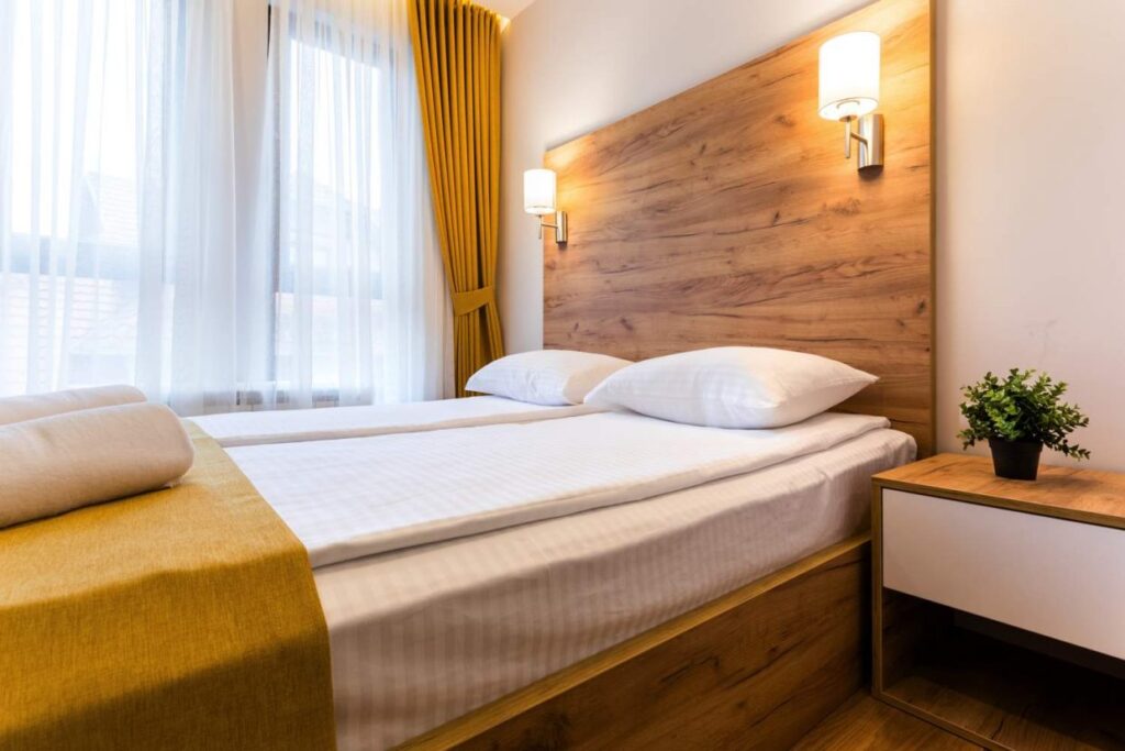 HC0A9552-1240×827-1-1