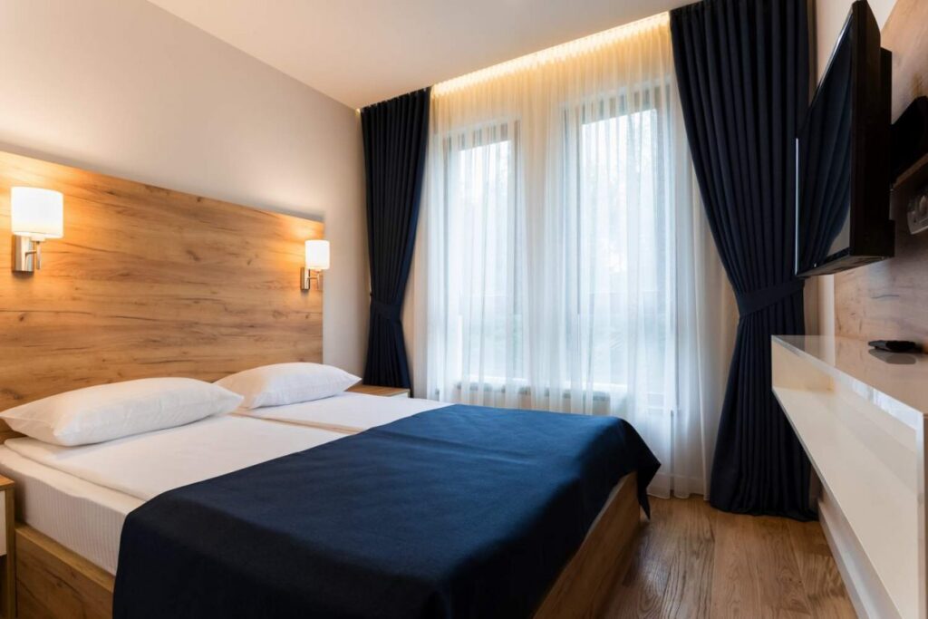 HC0A9636-1240×827-1-1