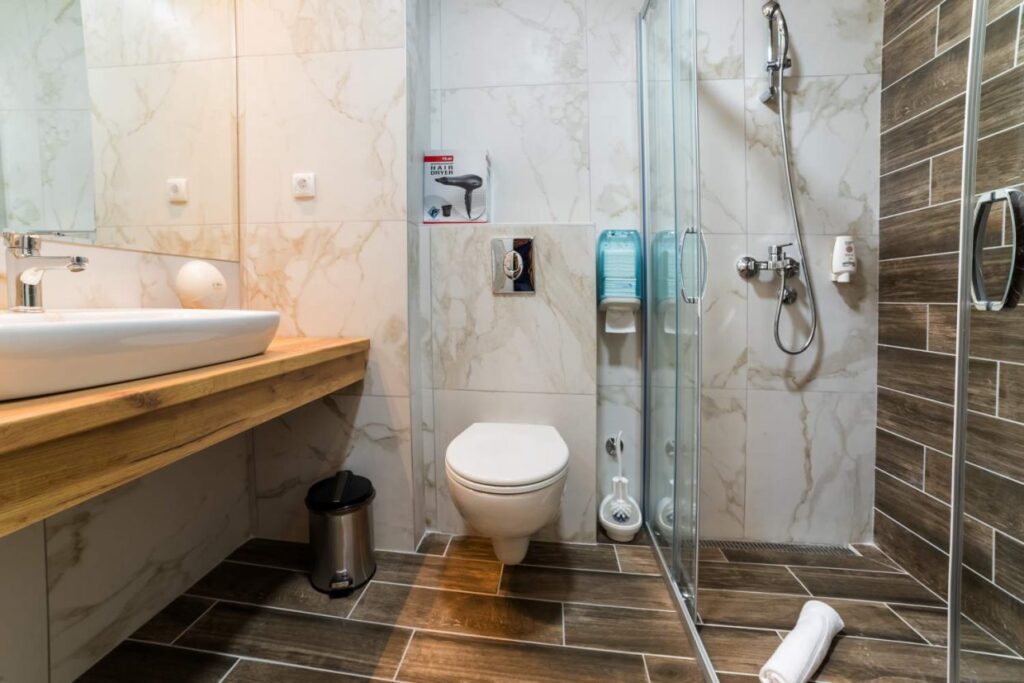 HC0A9807-1240×827-1-1