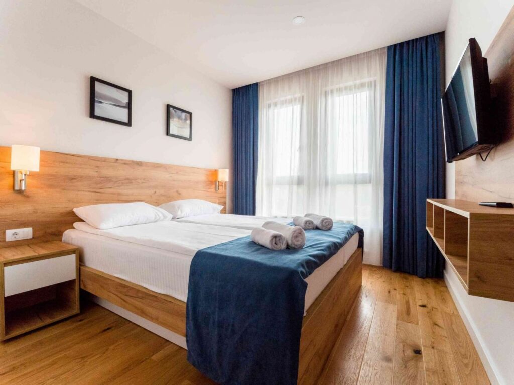 PANA9569-1240×930-1-1